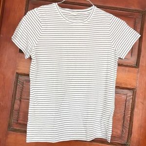 Cute tee -thin black stripes